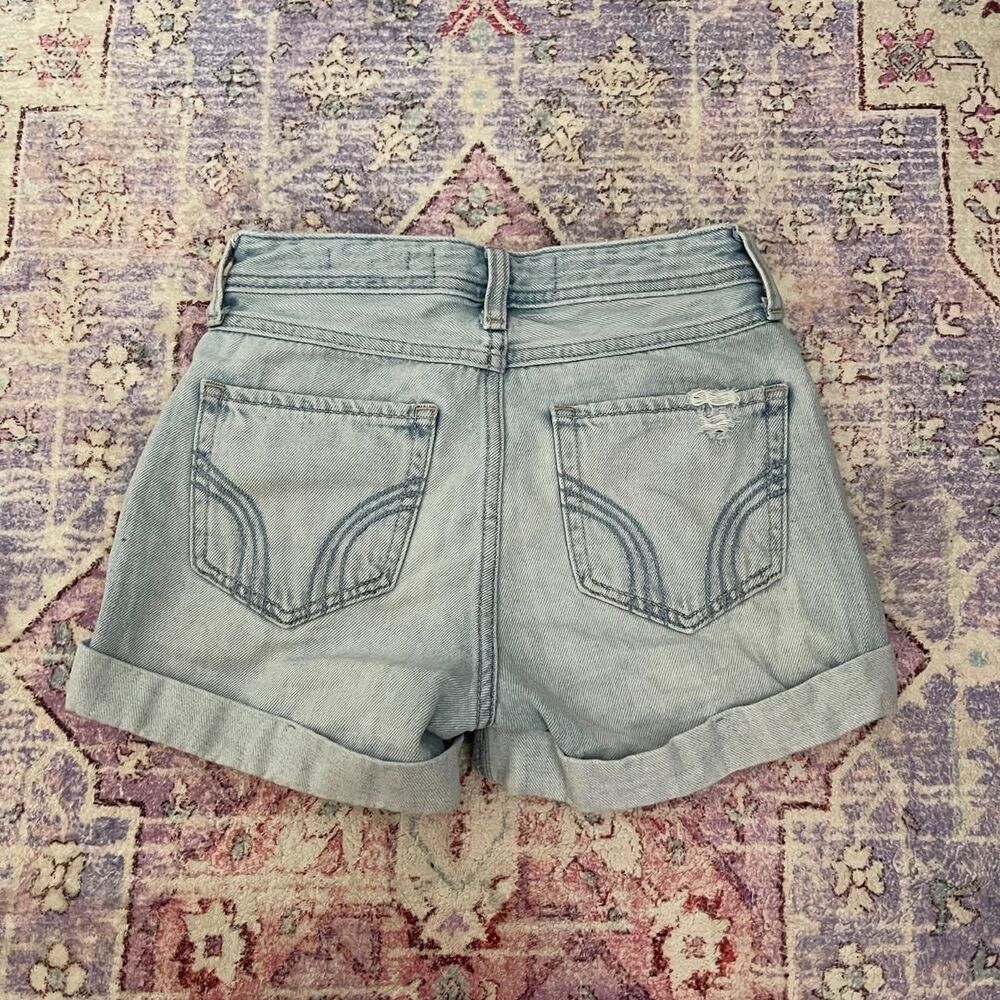 HOLLISTER LIGHT WASH DISTRESSED HIGH-RISE BOYFRIEND SHORTS